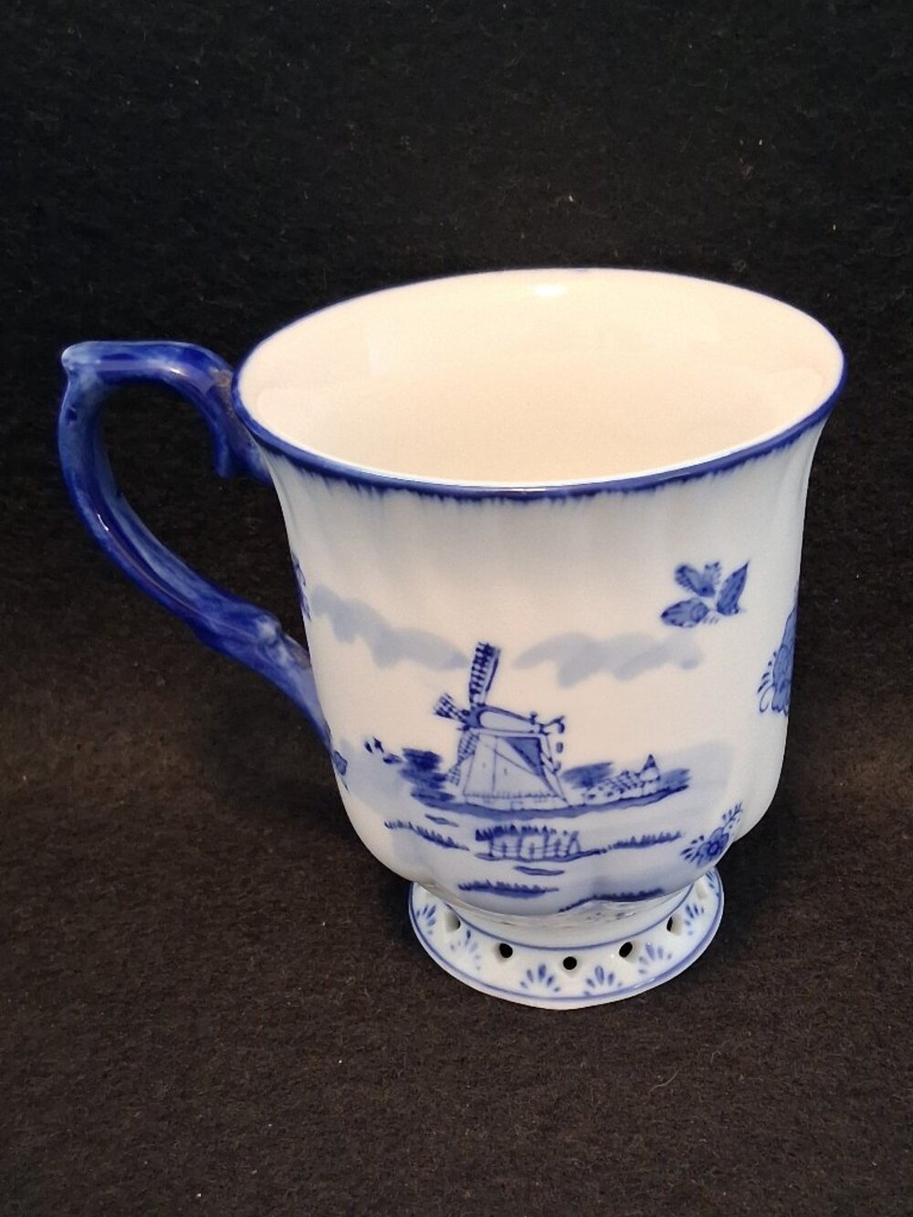 Vintage 1970/80s Royal Twickel Holland Handpainted Delft B&W Windmill Footed Cup - Picture 2 of 7